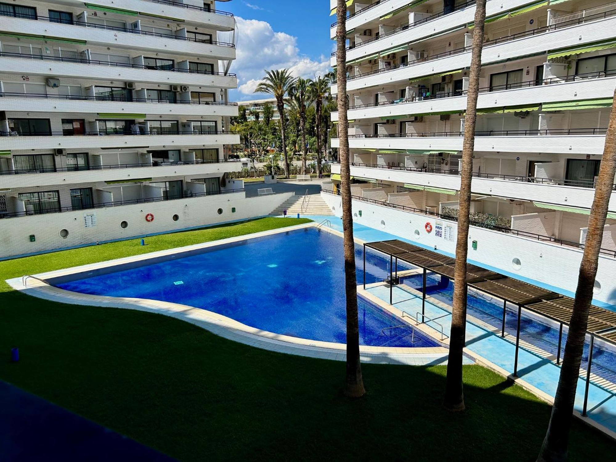 Apartamentos Aventura Салоу Экстерьер фото